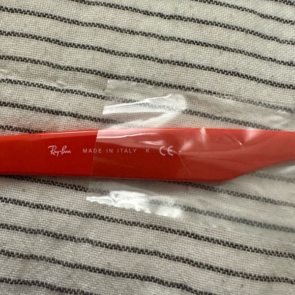 Rayban New Wayfarer Sunglasses - Picture 4 of 4